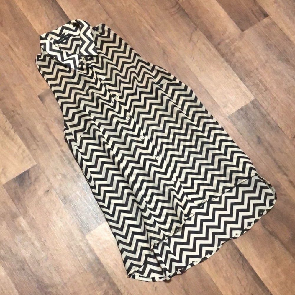 Chevron Print Button Down Blouse Black Cream Sleeveless Top Flowy Shirt Size S